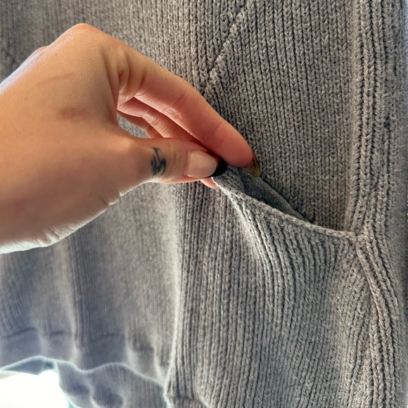 LULULEMON SWEATER - Picture 5 of 7